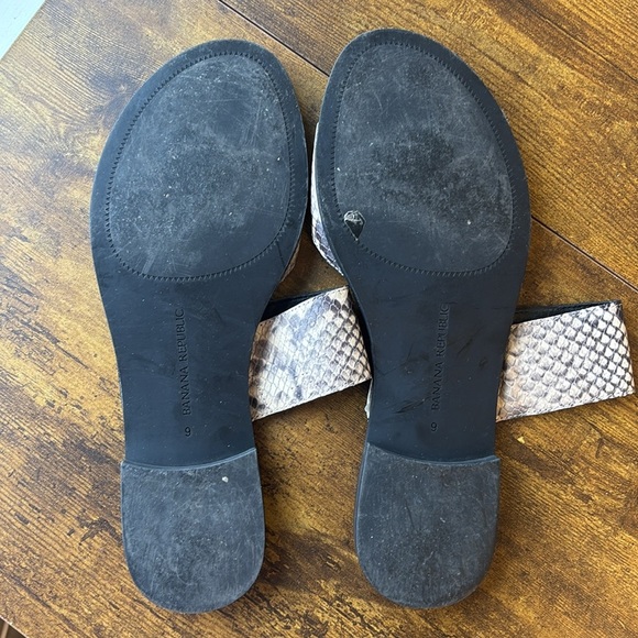 Banana Republic 9 Snake Print Sandals with Black Soles - Picture 5 of 6